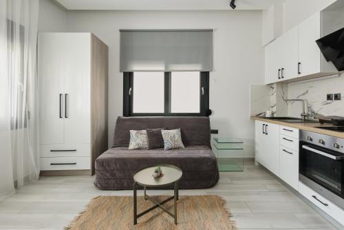 Kuchyňa alebo kuchynka v ubytovaní MELIGEO Suites Center of IOANNINA