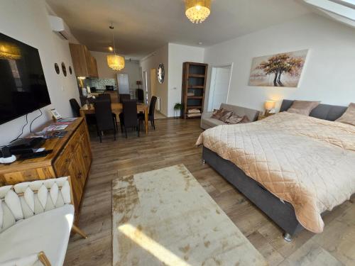 Rottenbiller Gardens 1