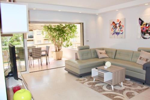 REF 2003 - Cannes Croisette - 3 mins from the Croissette