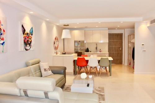 REF 2003 - Cannes Croisette - 3 mins from the Croissette