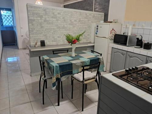 Kuchyň nebo kuchyňský kout v ubytování Le Tranqu'Île
