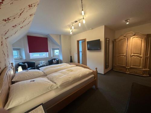 a bedroom with a large bed in a room at Landgasthaus Hotel Wolters in Kerken