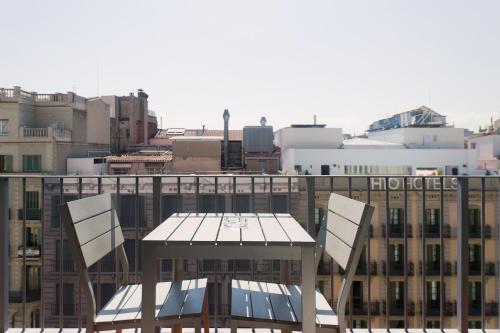 a table and two chairs on top of a building at Rent Top Apartments Rambla Catalunya in Barcelona