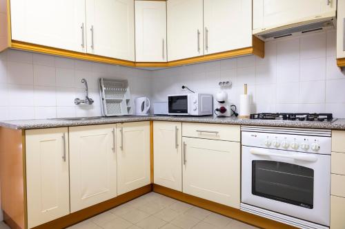 3C Azores Place