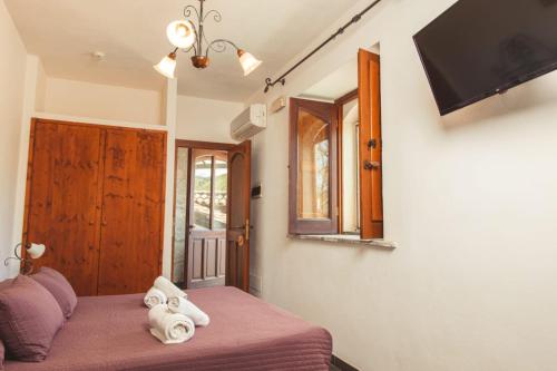 a room with a bed with towels on it at Agriturismo Terrenia in Taormina