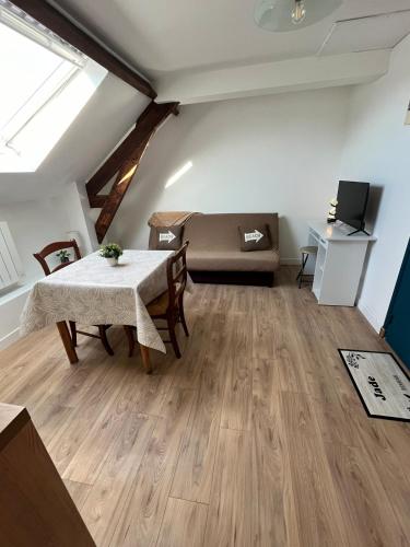 Televisyen dan/atau pusat hiburan di Studio idéalement placé à Berck-Plage - 2 personnes