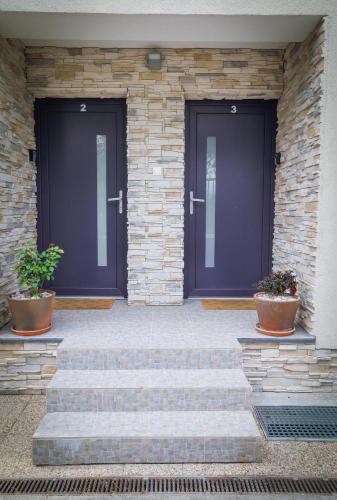 Η πρόσοψη ή η είσοδος του Apartments Relax