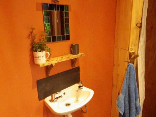 Bilik mandi di Naturesbase lodge