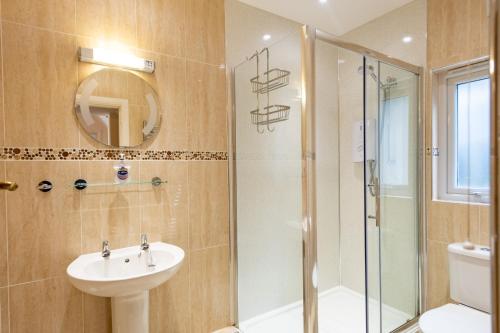 Ένα μπάνιο στο Sea Spray - Pet Friendly Self Catering Holidays Portreath, Cornwall