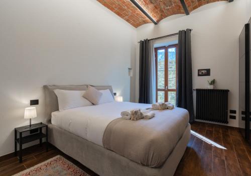 Cama o camas de una habitación en 30 Min from Florence Jacuzzi, Wi-Fi & Parking