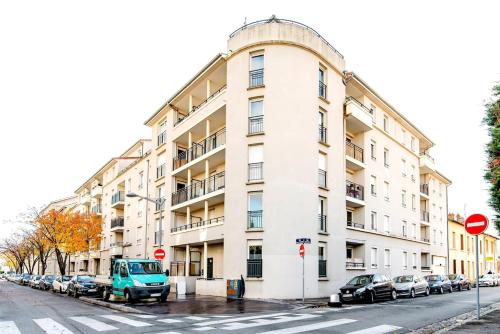 Lyon 8 Beautiful, bright and quiet apartment