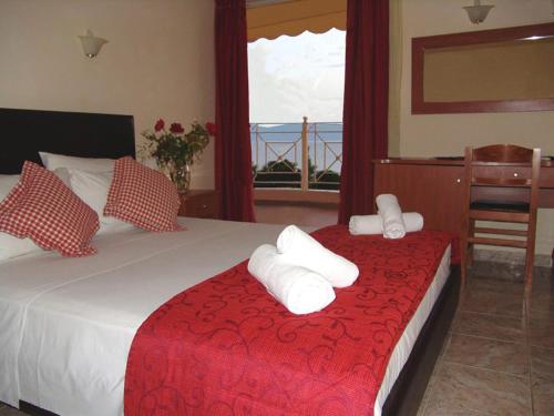 Ένα ή περισσότερα κρεβάτια σε δωμάτιο στο Ξενοδοχείο Γαλήνη 