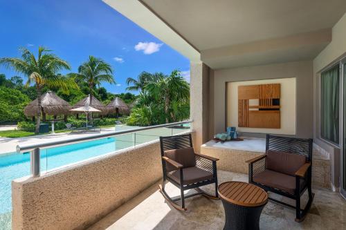 Bazén v ubytování Paradisus La Perla - Adults Only - Riviera Maya - All Inclusive nebo v jeho okolí