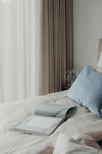 a laptop computer sitting on top of a bed at Au Porte Bonheur in Zwalm