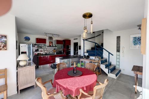 Peaceful villa with pool and garden - 5 minutes from Cannes beaches