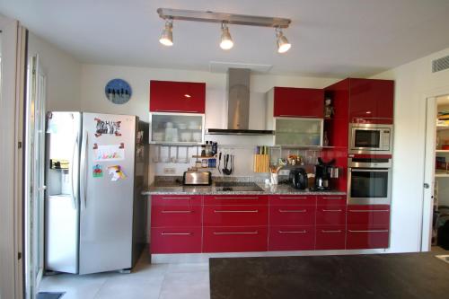 Peaceful villa with pool and garden - 5 minutes from Cannes beaches