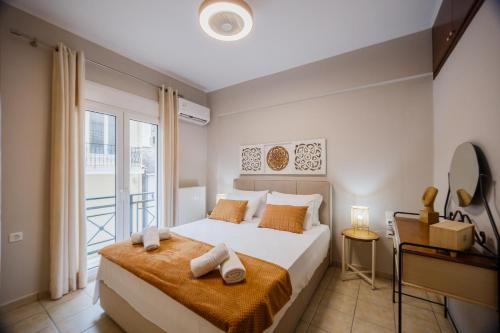 a bedroom with a large bed and a balcony at La casa sull' isola in Zakynthos Town