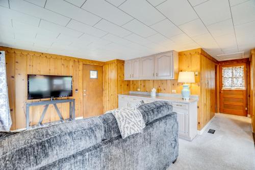 a living room with a couch and a tv at Mountain Retreat at Base of Pikes Peak! in Cascade-Chipita Park