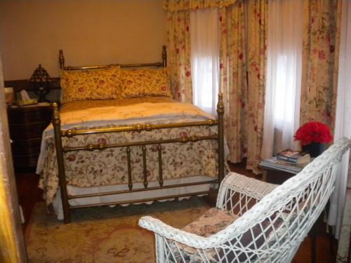 a bedroom with a bed and two baskets at Fleetwood House Bed and Breakfast in Portland