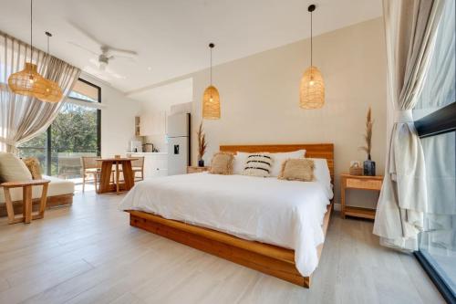 Letto o letti in una camera di The Bungalows #10 - Boutique Hotel in Flamingo Beach - Top Level Studio