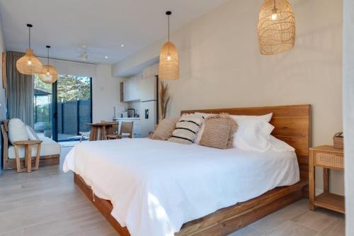 Letto o letti in una camera di The Bungalows #10 - Boutique Hotel in Flamingo Beach - Top Level Studio