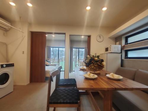 C1 Shibuya new hotel, 2 bedrooms and 1 living room, 7 mins to ST Max 6P 渋谷全新酒店 全新装修 两室一厅 交通中心 车站7分钟 最大6人 直达新宿 涉谷 表参道 品川 池袋 上野 代代木 银座 原宿