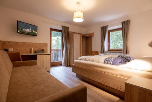 SAN PIETRO DOLOMITI Small Budget Hotel photo 2
