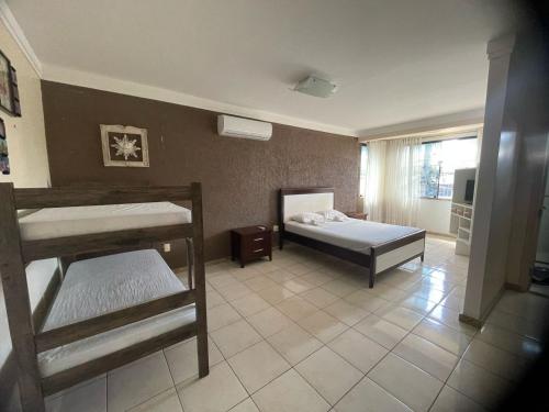 Ένα ή περισσότερα κρεβάτια σε δωμάτιο στο Casa Atalaia