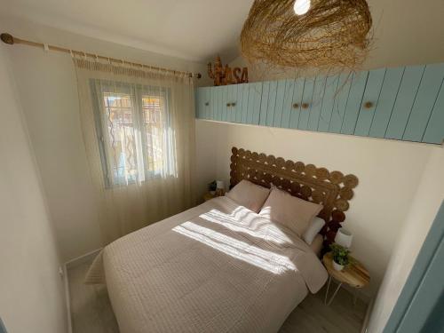 Ένα ή περισσότερα κρεβάτια σε δωμάτιο στο La Casa Blau Maison de charme avec piscine