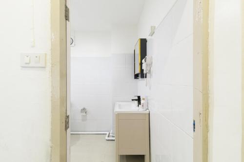 Ένα μπάνιο στο A Townhouse 100m from BTS Bangchak