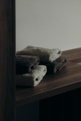 a pile of towels sitting on a wooden table at Au Porte Bonheur in Zwalm