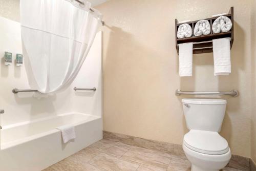 a bathroom with a toilet and a bath tub at Best Western Gardendale in Gardendale