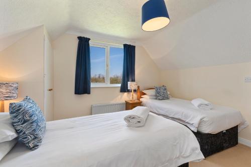 Voodi või voodid majutusasutuse Honeyfield Lodge - Spacious Cottage Rural Views toas