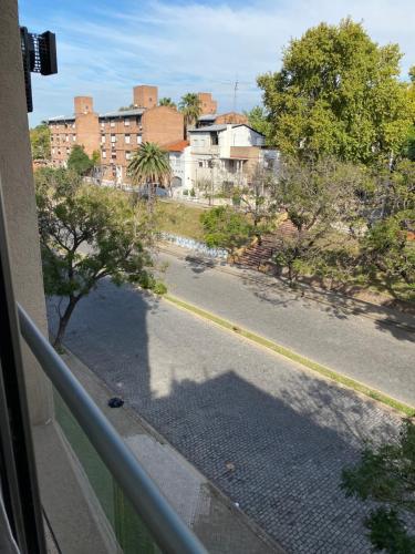 desde una ventana de una calle con edificios en Departamento monoambiente Barrio Martin, en Rosario