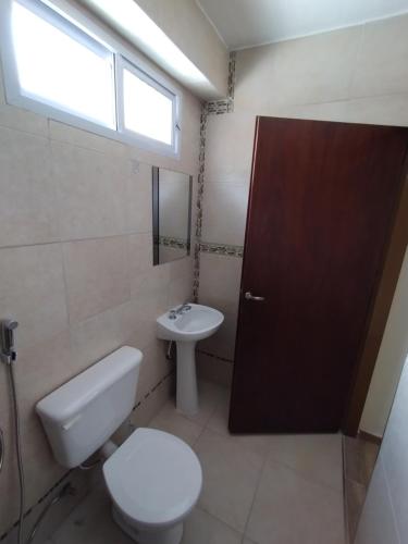 a bathroom with a toilet and a sink at Pleno centro con cochera in San Salvador de Jujuy