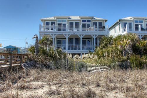 Gallery image of Doublewood A by Carolina Beach Realty in Kure Beach
