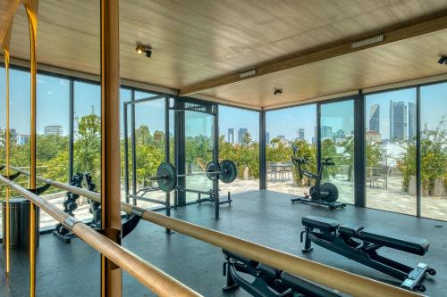 a gym with a view of the city at Nido Parque Mexico in Mexico City