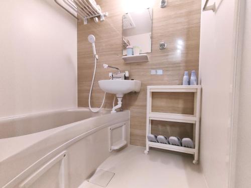 C2 Shibuya new hotel, 2 bedrooms and 1 living room, 7 mins to ST Max 6P 渋谷全新酒店 全新装修 两室一厅 交通中心 车站7分钟 最大6人 直达新宿 涉谷 表参道 品川 池袋 上野 代代木 银座 原宿