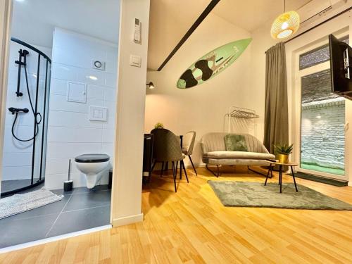 Ένα μπάνιο στο Rock Mary's Mini Studio