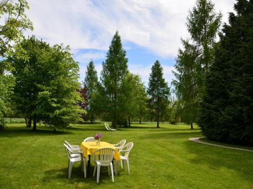 Taman di luar Ferienwohnung an der Elde