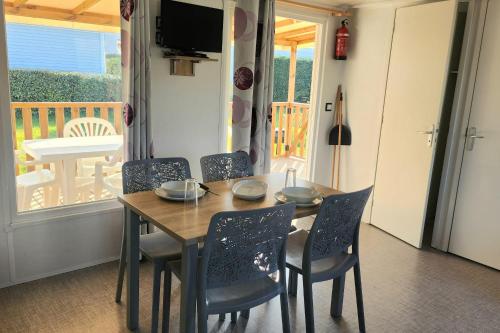 Photo de la galerie de l'établissement Charming mobile home near beach Houlgate, à Houlgate