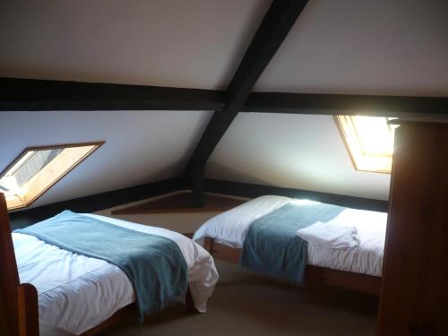 En eller flere senge i et værelse på Swifts Barn Stanbury Wharf