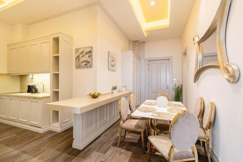 a kitchen and dining room with a table and chairs at Basilica view prime apartment with free parking in Budapest