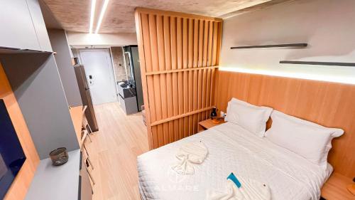 Giường trong phòng chung tại Setai Yacht Stilo V - By Almare Flats