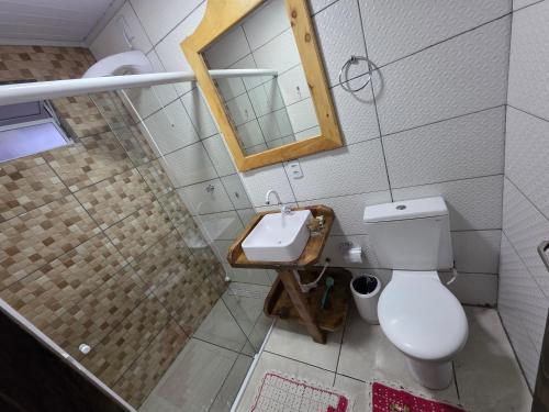 Ένα μπάνιο στο Quarto privativo oasis pousada