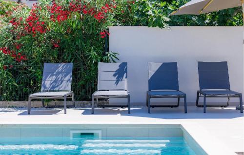 Kolam renang di atau dekat dengan Awesome Home In Basanija With Kitchen