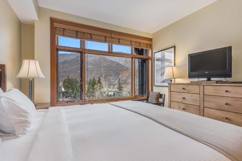 TV a/nebo společenská místnost v ubytování Capitol Peak Lodge 3205 by Snowmass Mountain Lodging