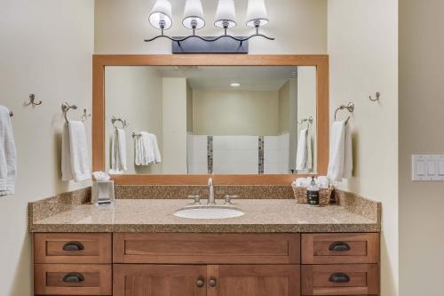 Koupelna v ubytování Capitol Peak Lodge 3205 by Snowmass Mountain Lodging
