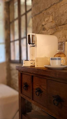 a table with a coffee maker on top of it at Alojamento Casas da Serra in Porto Santo