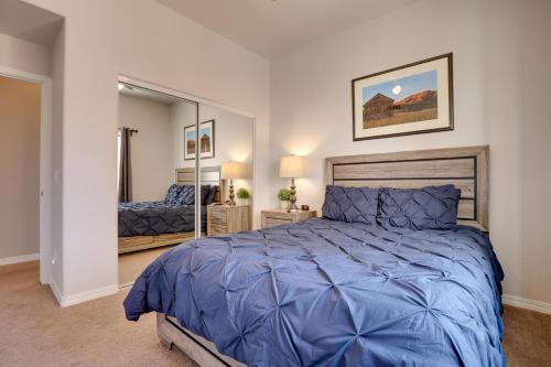 Katil atau katil-katil dalam bilik di 3 Mi to Lake Powell Pet-Friendly Page Home